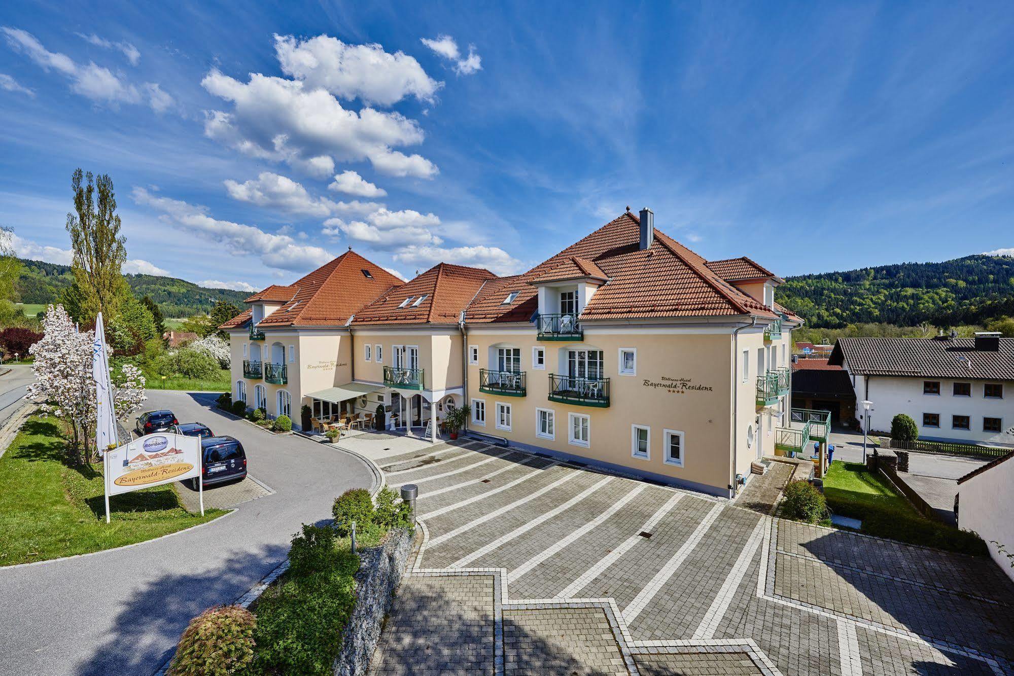 Akzent Hotel Bayerwald-Residenz Neukirchen  Exterior foto